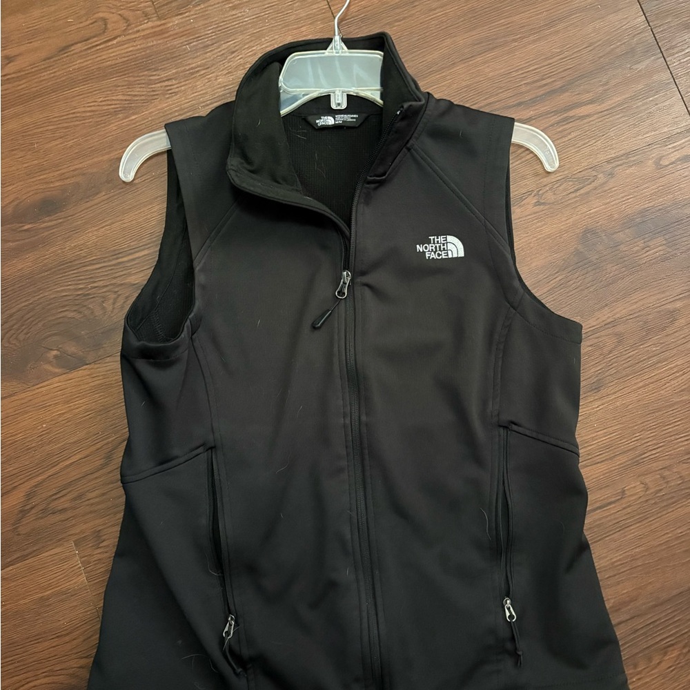 The North Face Women's Black Zip-Front Softshell Vest
